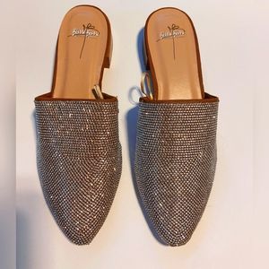 Bisou bisou Silver Rhinestone mules.